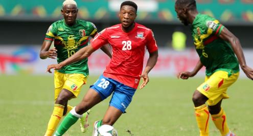 إيبو آدامز لاعب جامبيا يتلقى أول بطاقة حمراء في أمم أفريقيا 2023 (فيديو)